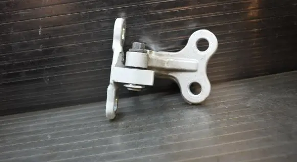 Volvo V50 Front door upper hinge