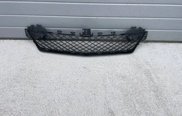 Mercedes-Benz C W204 Front bumper lower grill A2048851324