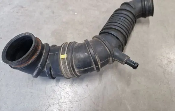 Mitsubishi Pajero Sport I Turbo air intake inlet pipe/hose MR312394