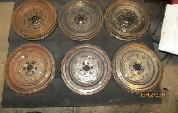 Volkswagen Transporter - Caravelle T5 Flywheel 03L105266AMVW