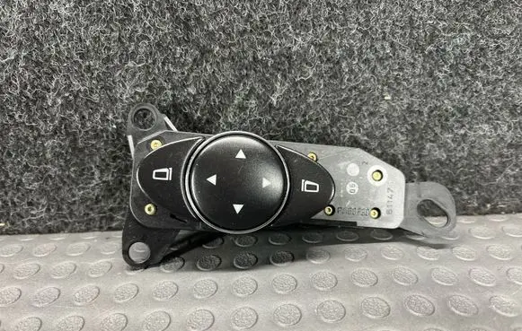 Mercedes-Benz E W211 Wing mirror switch 2118208310