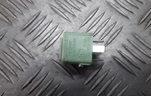 BMW 5 E39 Other relay 61368373700 v23134-k59-x312