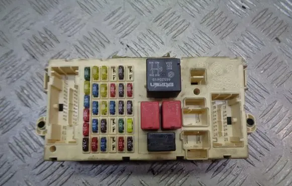 Alfa Romeo 147 High voltage junction box 467463750