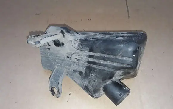 Suzuki Grand Vitara II Intake resonator 66JR01