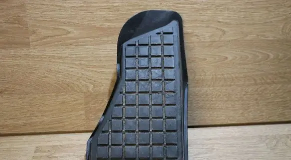 Toyota Avensis T250 Foot rest pad/dead pedal 5819205030