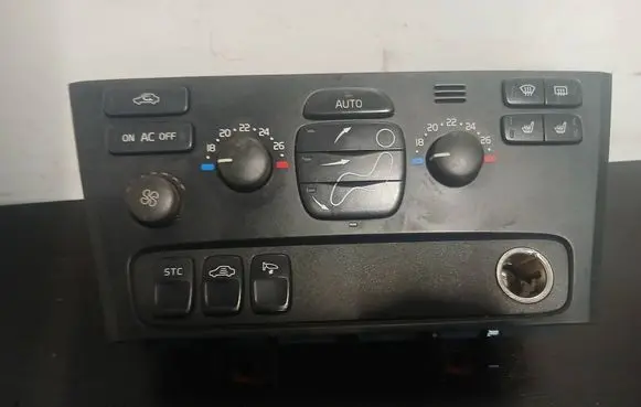 Volvo V70 Climate control unit 30746022 05W40E04 M4404300112