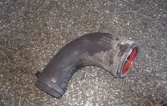 Air intake hose/pipe
