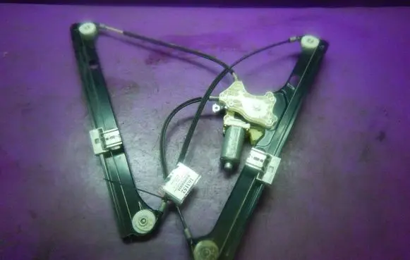 Mercedes-Benz Vaneo W414 Front door window regulator with motor