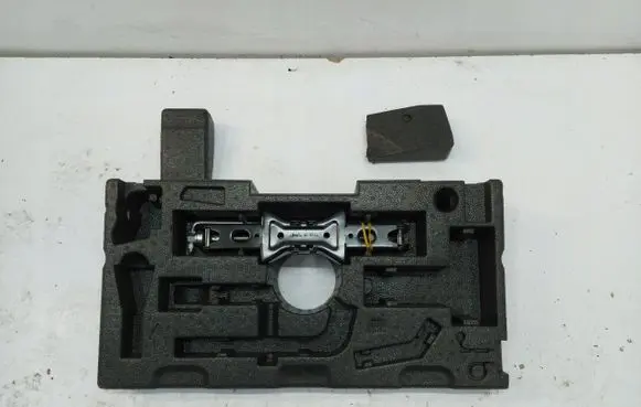 Volvo XC90 Spare wheel section trim 31680034