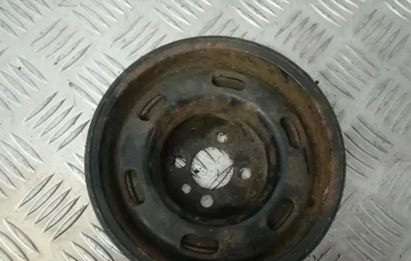 Audi A4 S4 B5 8D Crankshaft pulley 06b105243d