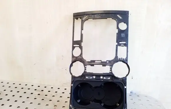 Cup holder front