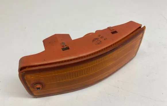 Lexus LS 400 Front indicator light