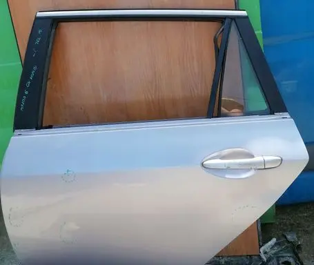 Mazda 6 Rear door