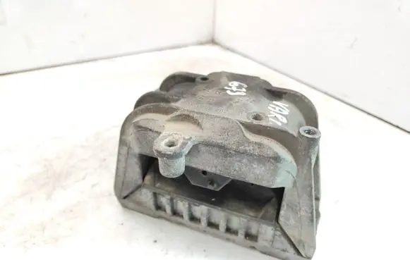 Volkswagen Caddy Engine mount bracket 1K0199262B