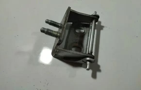 Peugeot 4007 Rear door lower hinge