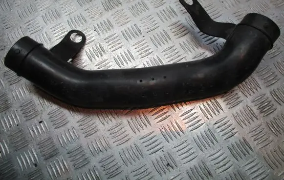 Ford Mondeo Mk III Air intake hose/pipe 1S71-9A675