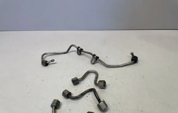 Volkswagen Polo V 6R Fuel injector supply line/pipe 