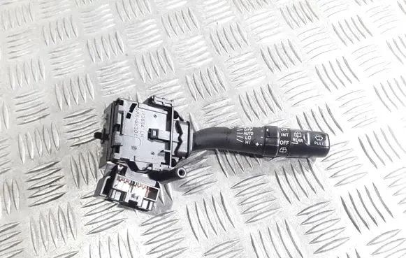 Toyota Avensis T250 Steering wheel buttons/switches 