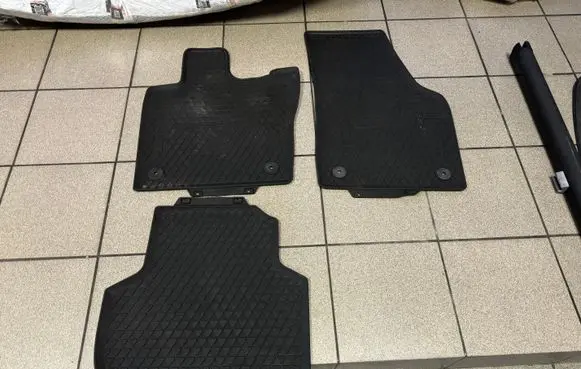 Volkswagen Jetta VI Car floor mat set 5C7061502 5C1061502 5C6061512