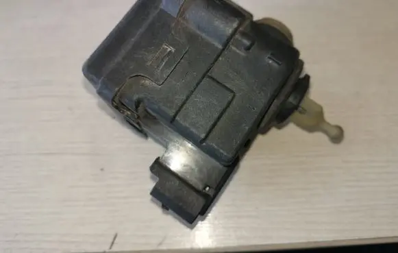 Renault Laguna II Headlight level adjustment motor 8200006664