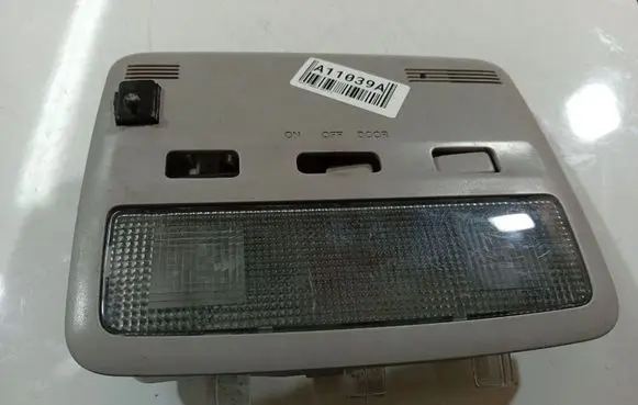 Toyota Avensis T250 Front seat light 17670010
