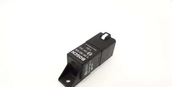 Volkswagen PASSAT B6 Glow plug pre-heat relay 038907281D 0281003038