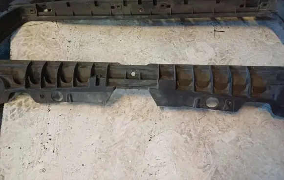 Front bumper splitter molding