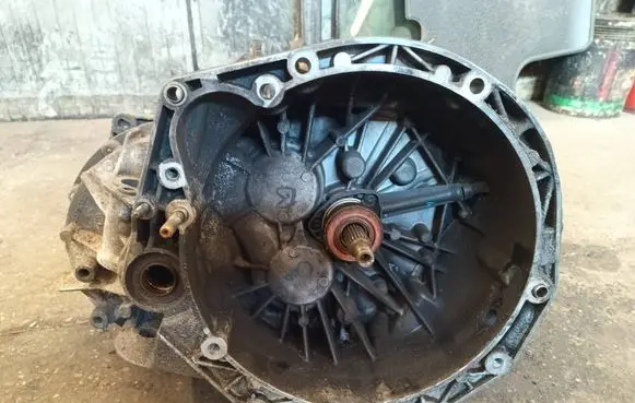 Renault Trafic II (X83) Manual 6 speed gearbox PK6076