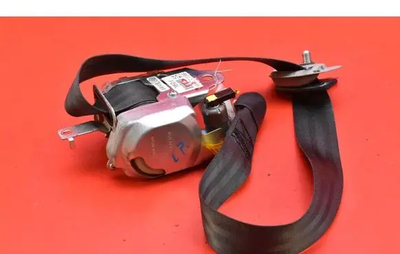 Hyundai i30 Front seatbelt