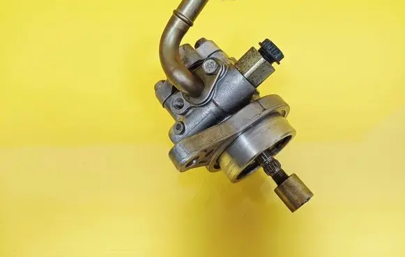 Nissan Primera Power steering pump 28061115