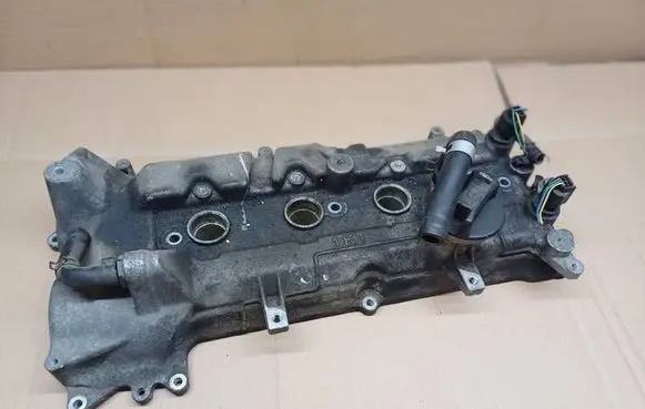 Nissan Juke I F15 Rocker cam cover 