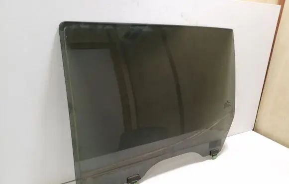Nissan Navara D23 Rear door window glass 823015XA1A