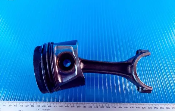 Volkswagen Crafter Piston with connecting rod 038J