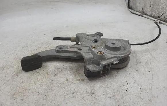 Mercedes-Benz ML W163 Brake pedal 2204200312