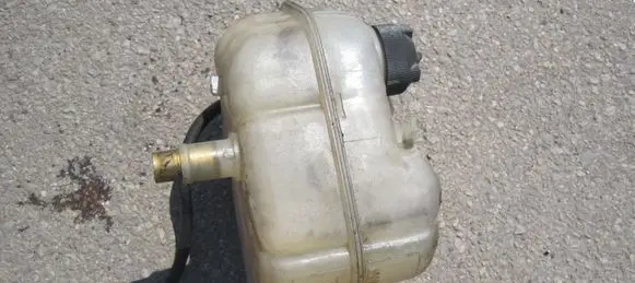 Maserati Quattroporte Coolant expansion tank/reservoir 384000102