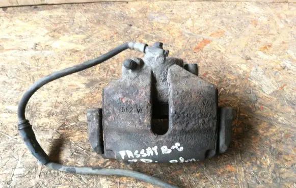 Volkswagen PASSAT B6 Front brake caliper 582VL
