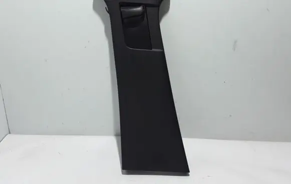 Volvo XC40 (B) pillar trim (bottom) 31479714