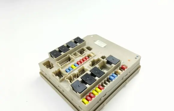 Renault Clio III Fuse module 902663A