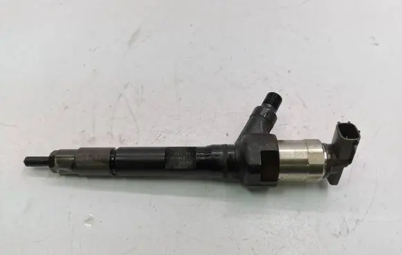 Mazda CX-7 Fuel injector R2AA13H50 J01107M0868