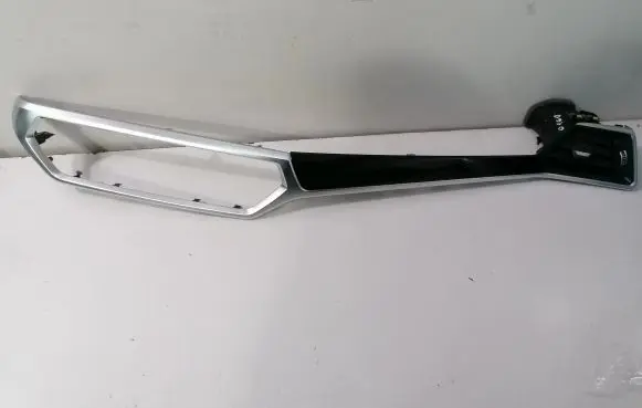 Dashboard glove box trim