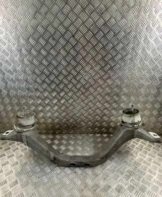 Audi Q7 4L Engine mounting bracket 7L8199207A