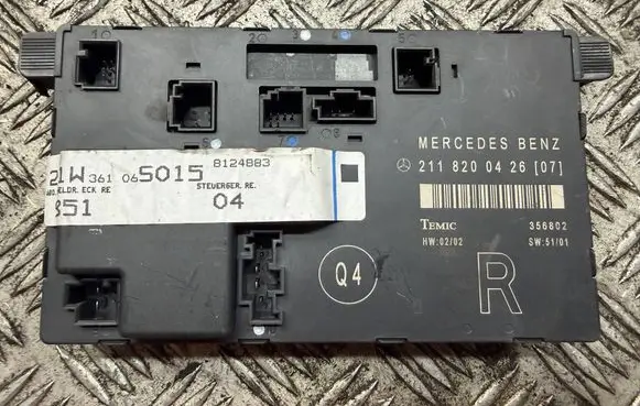 Mercedes-Benz E W211 Door control unit/module 2118200426