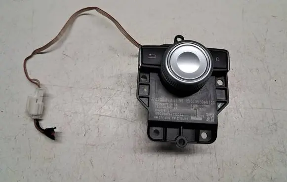Multifunctional control switch/knob