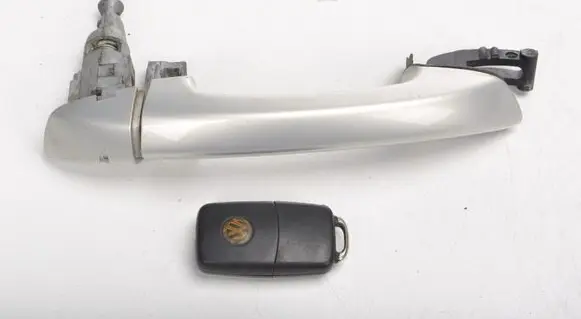 Volkswagen Golf VI Front door lock (next to the handle) 