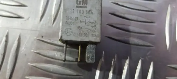 Opel Zafira A Other relay GM13100504 13100504