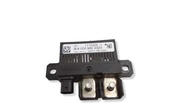 Mercedes-Benz CLS C218 X218 Charging relay A0009822023