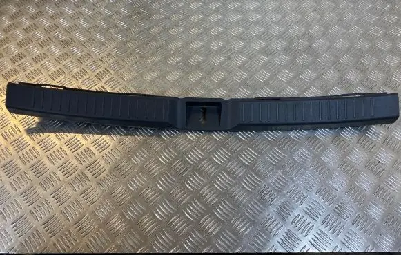 Toyota Corolla Verso AR10 Trunk/boot sill cover protection 647160F010