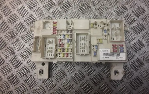 Ford Focus Fuse module 8M5T14014