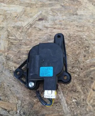 Hyundai H-1, Starex, Satellite Air flap motor/actuator 971574H000 08E30159R