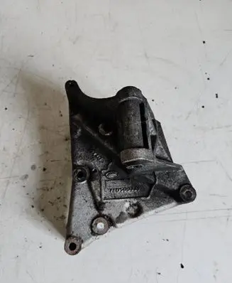 Land Rover Range Rover Sport L320 Engine mounting bracket YLU500130